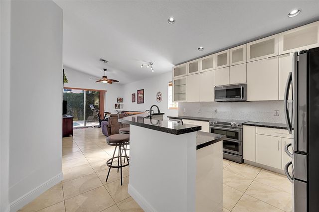 5305 NW 126th Dr, Coral Springs, FL 33076