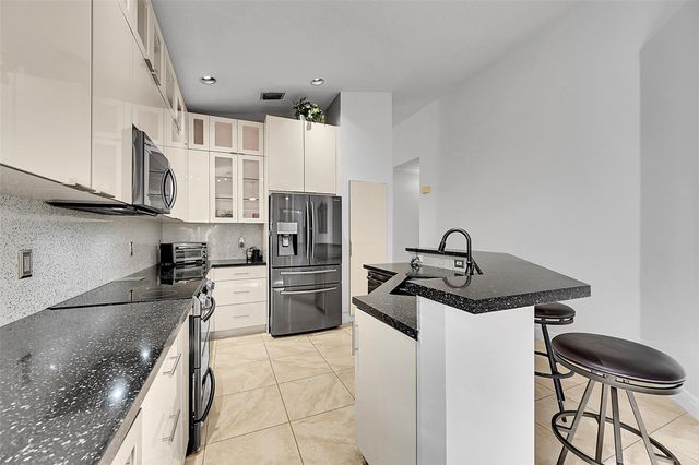 5305 NW 126th Dr, Coral Springs, FL 33076