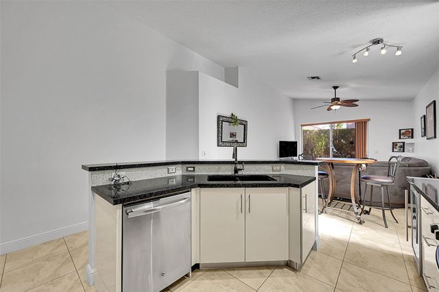 5305 NW 126th Dr, Coral Springs, FL 33076