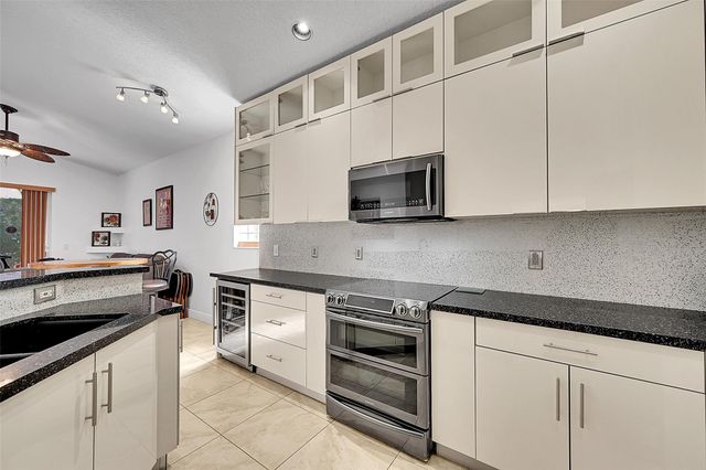 5305 NW 126th Dr, Coral Springs, FL 33076