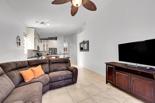 5305 NW 126th Dr, Coral Springs, FL 33076