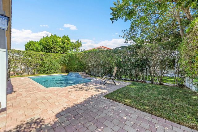 5305 NW 126th Dr, Coral Springs, FL 33076