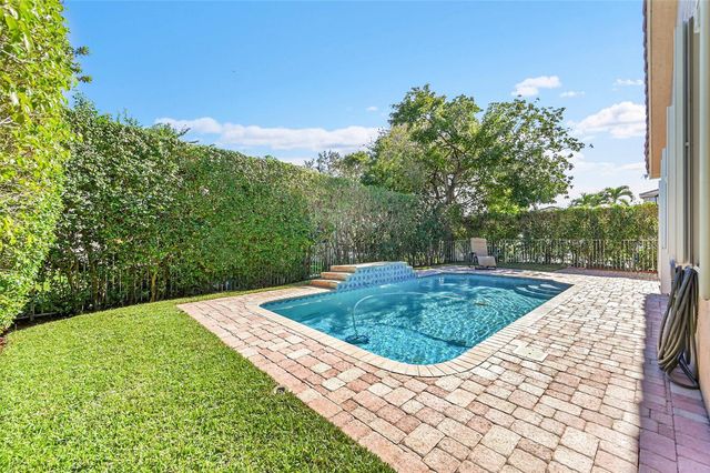 5305 NW 126th Dr, Coral Springs, FL 33076