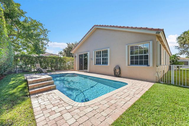5305 NW 126th Dr, Coral Springs, FL 33076