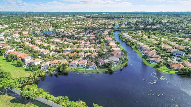 5305 NW 126th Dr, Coral Springs, FL 33076