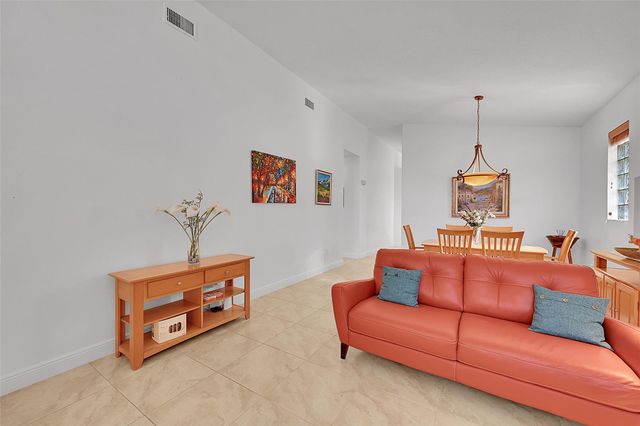 5305 NW 126th Dr, Coral Springs, FL 33076