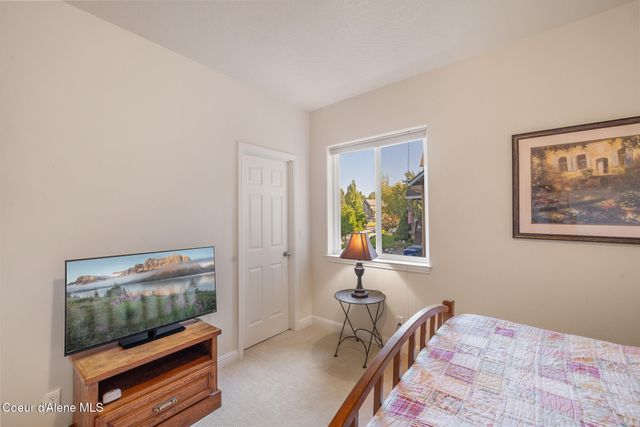 906 N Balcony Dr, Coeur D'alene, ID 83814
