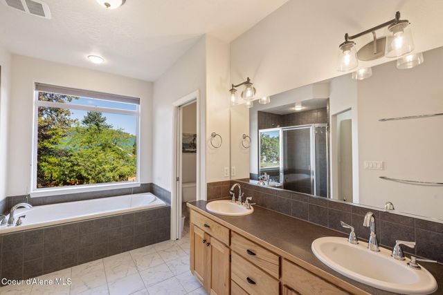 906 N Balcony Dr, Coeur D'alene, ID 83814