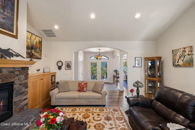 906 N Balcony Dr, Coeur D'alene, ID 83814