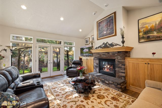 906 N Balcony Dr, Coeur D'alene, ID 83814