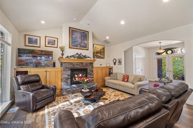 906 N Balcony Dr, Coeur D'alene, ID 83814