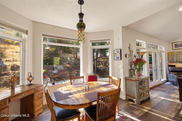 906 N Balcony Dr, Coeur D'alene, ID 83814