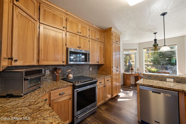 906 N Balcony Dr, Coeur D'alene, ID 83814