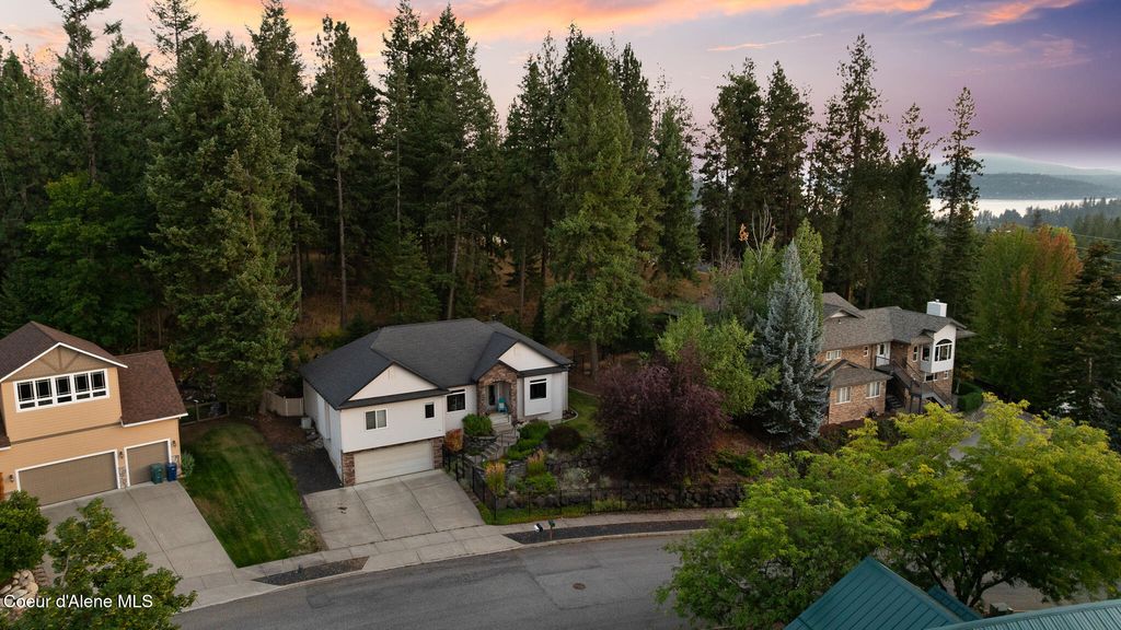 906 N Balcony Dr, Coeur D'alene, ID 83814