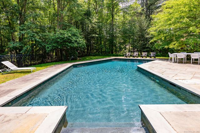 33 Sentry Hill Road, Roxbury, CT 06783