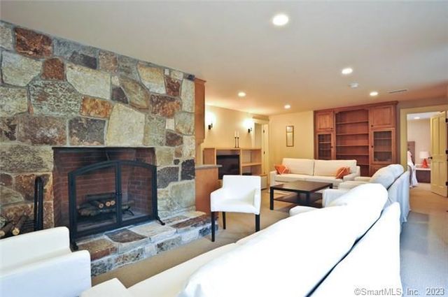 33 Sentry Hill Road, Roxbury, CT 06783