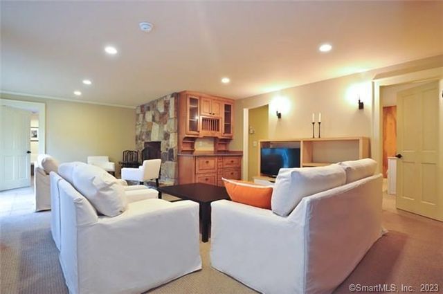 33 Sentry Hill Road, Roxbury, CT 06783