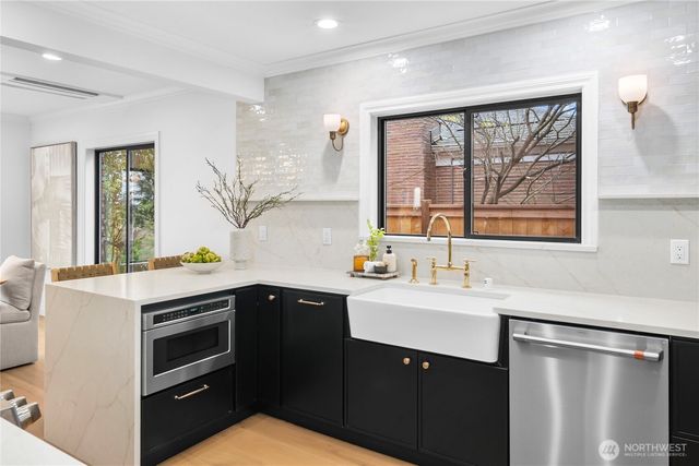 12216 Palatine Avenue N, Seattle, WA 98133