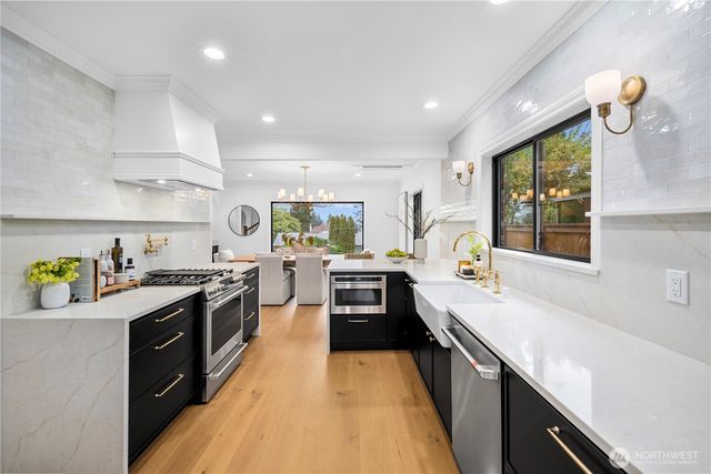 12216 Palatine Avenue N, Seattle, WA 98133