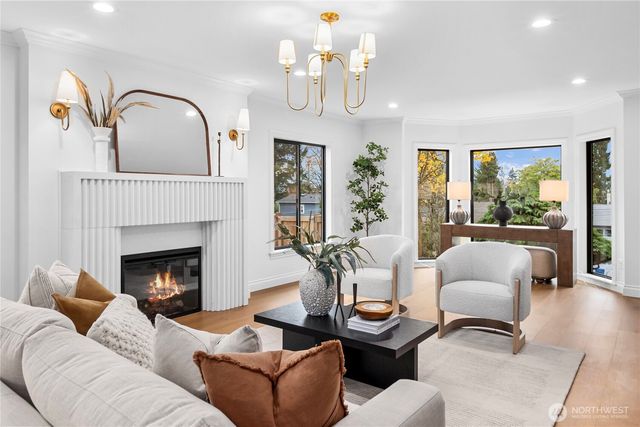 12216 Palatine Avenue N, Seattle, WA 98133