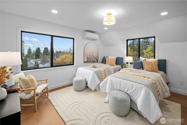 12216 Palatine Avenue N, Seattle, WA 98133