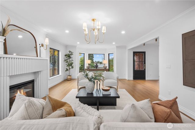 12216 Palatine Avenue N, Seattle, WA 98133