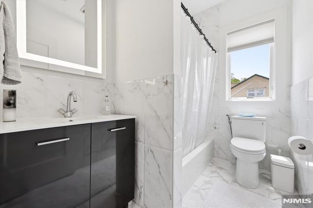 30 Lafayette Avenue, Cliffside Park, NJ 07010