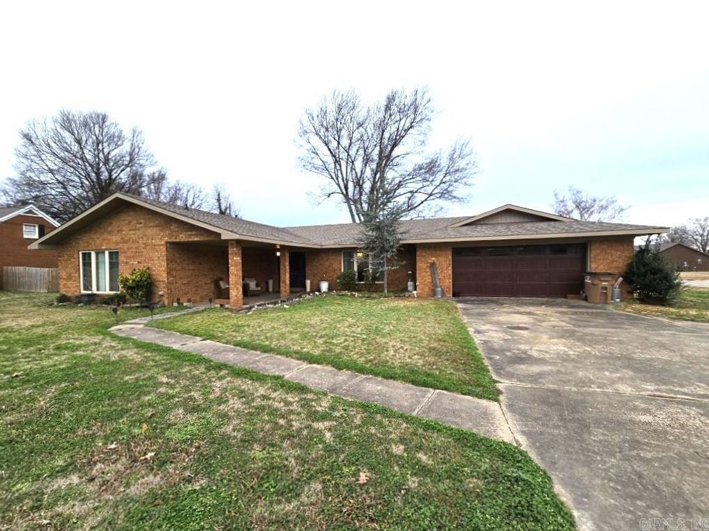 909 Killough Rd N, Wynne, AR 72396