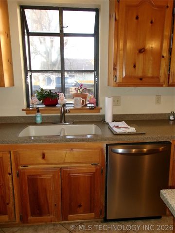 1604 E Broadway Street, Muskogee, OK 74403