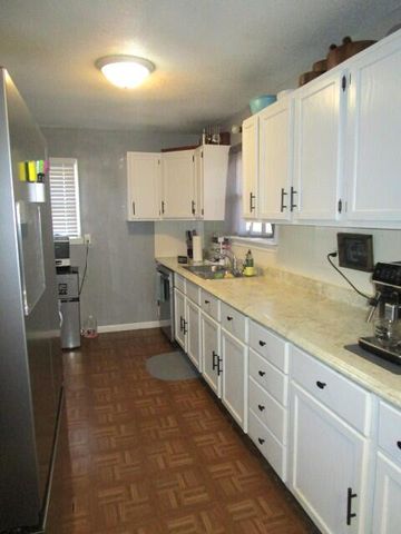 806 S ALLEN ST, Centralia, MO 65240