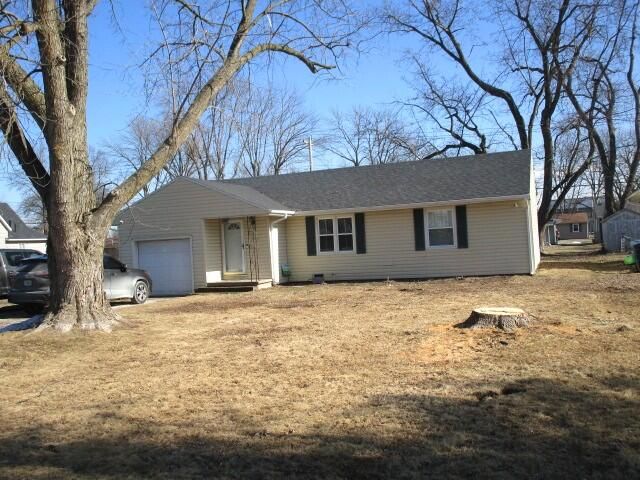 806 S ALLEN ST, Centralia, MO 65240