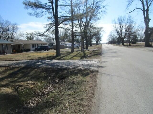 806 S ALLEN ST, Centralia, MO 65240