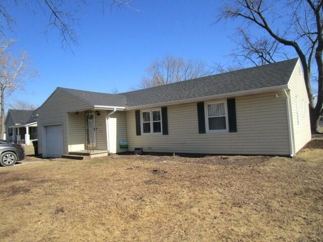 806 S ALLEN ST, Centralia, MO 65240