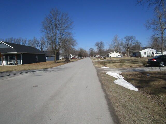 806 S ALLEN ST, Centralia, MO 65240