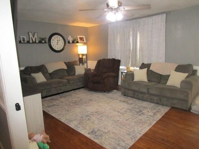 806 S ALLEN ST, Centralia, MO 65240