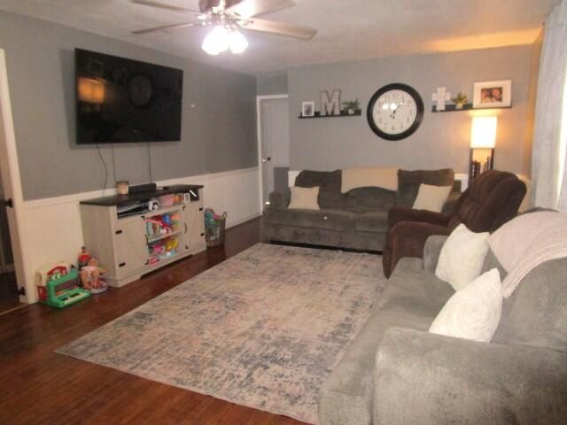 806 S ALLEN ST, Centralia, MO 65240