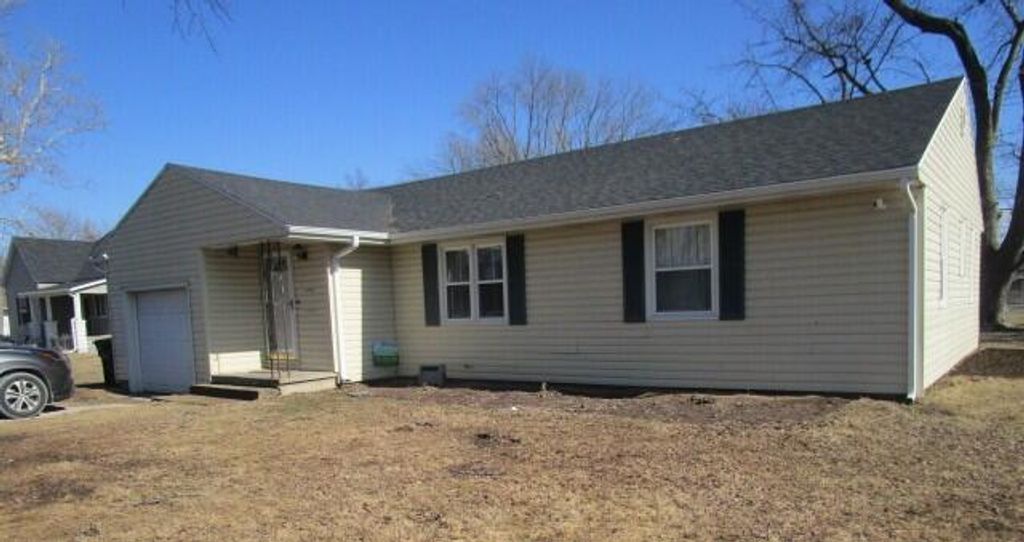 806 S ALLEN ST, Centralia, MO 65240