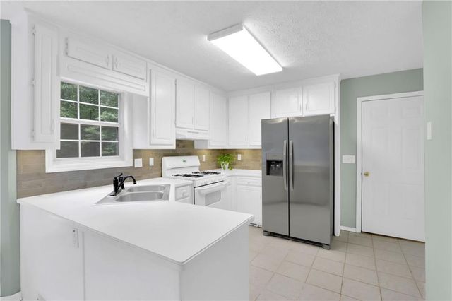 379 Creek Crossing Court, Grayson, GA 30017