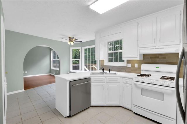 379 Creek Crossing Court, Grayson, GA 30017