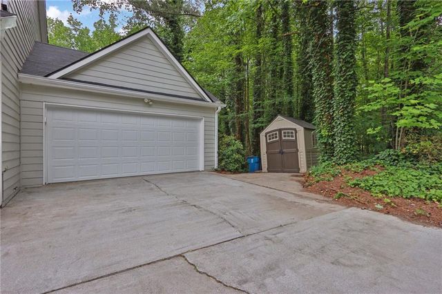 379 Creek Crossing Court, Grayson, GA 30017
