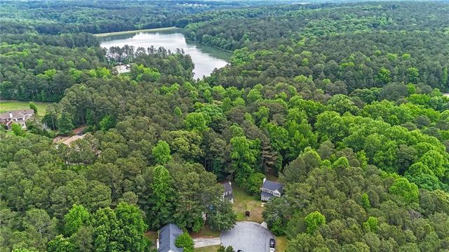379 Creek Crossing Court, Grayson, GA 30017