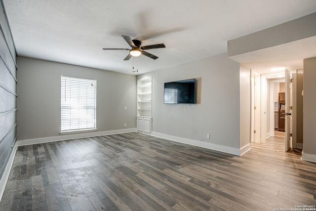 7500 Callaghan Rd Apt 218, San Antonio, TX 78229