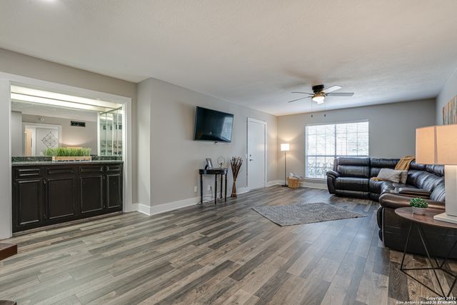 7500 Callaghan Rd Apt 218, San Antonio, TX 78229