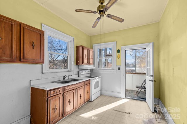 1011 Ashe Avenue NW, Lenoir, NC 28645