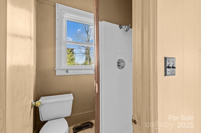 1011 Ashe Avenue NW, Lenoir, NC 28645