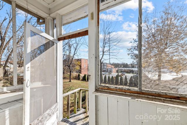 1011 Ashe Avenue NW, Lenoir, NC 28645