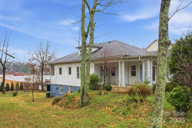 1011 Ashe Avenue NW, Lenoir, NC 28645