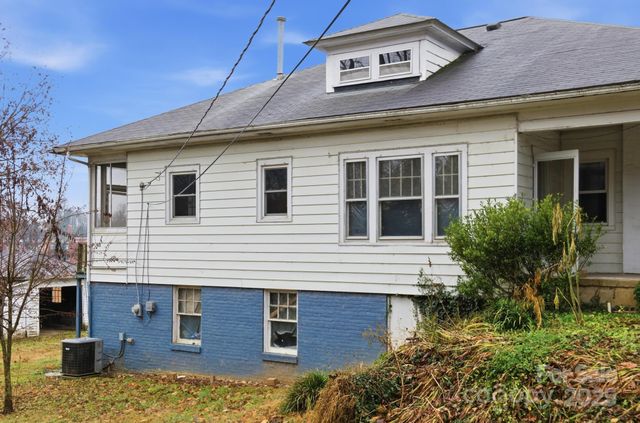 1011 Ashe Avenue NW, Lenoir, NC 28645