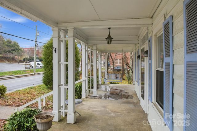 1011 Ashe Avenue NW, Lenoir, NC 28645