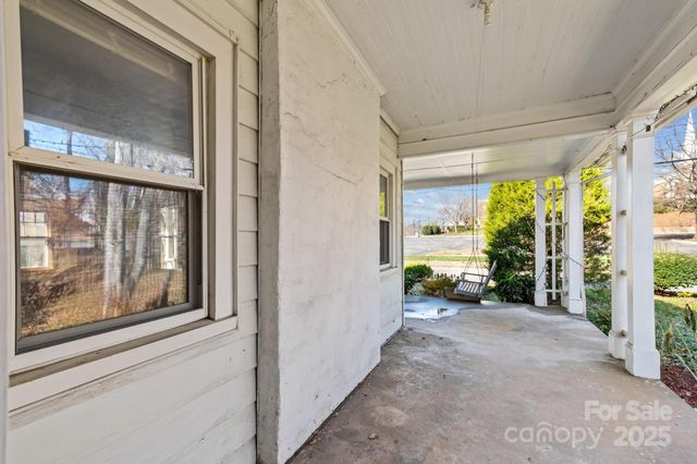 1011 Ashe Avenue NW, Lenoir, NC 28645